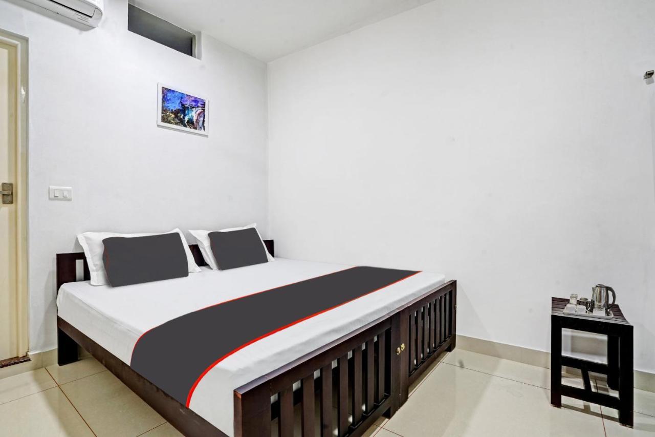 Hotel Collection O White House Pearl Kochi Exterior foto