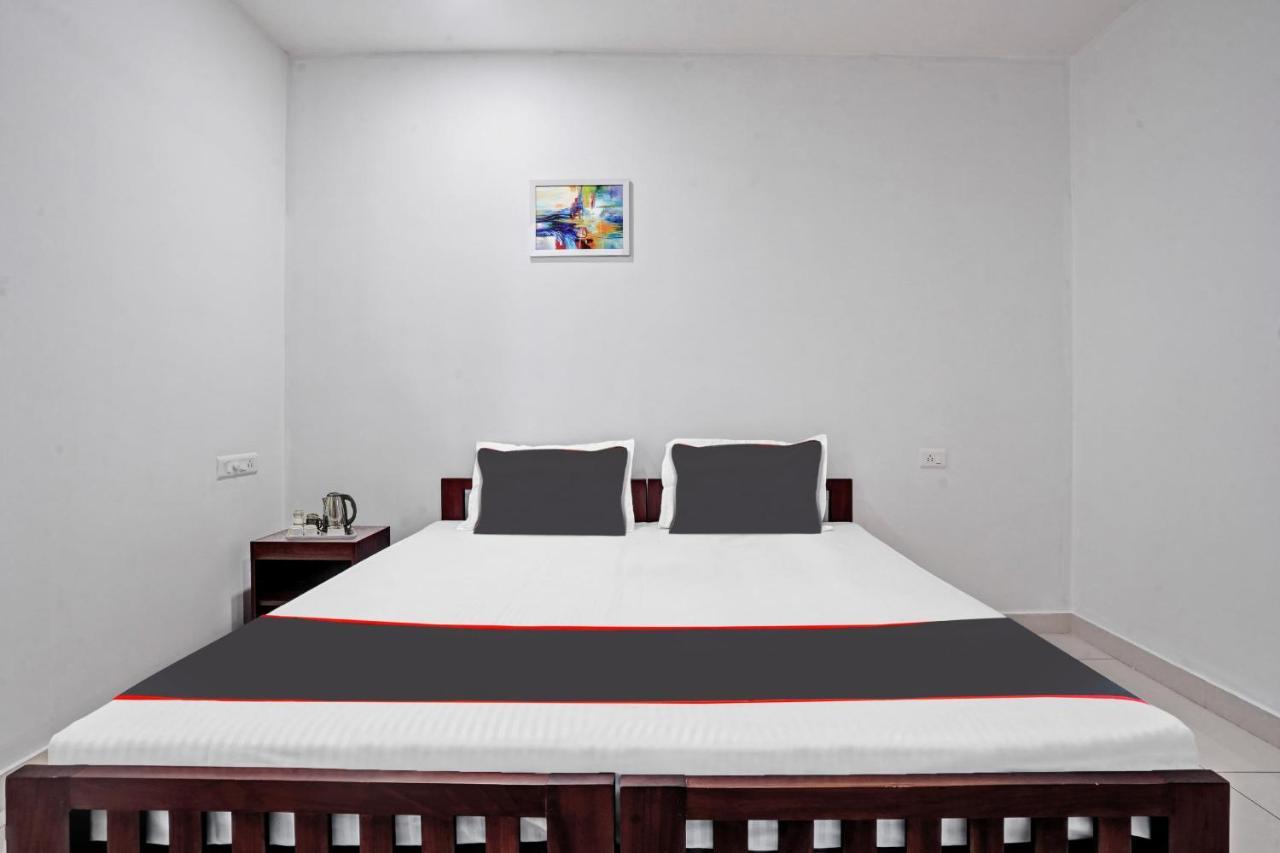Hotel Collection O White House Pearl Kochi Exterior foto
